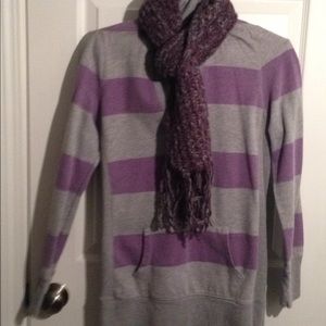 Hooded Sweatshirt / With A Scarf